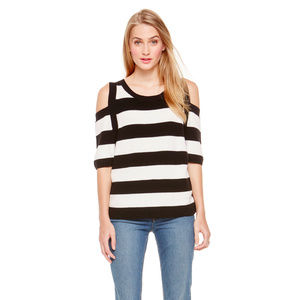 💋Vince Camuto Off Shoulder Sweater blouse Medium